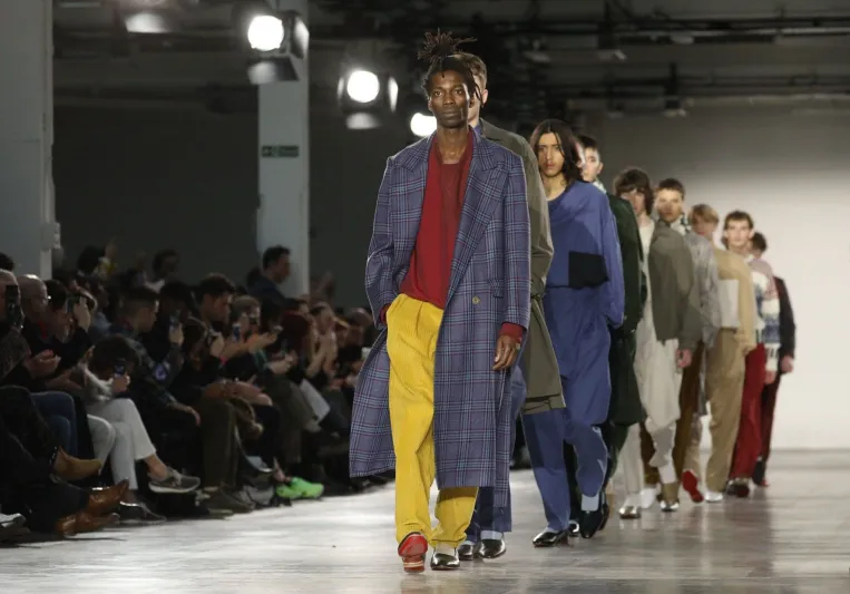 انطلاق أسبوع الموضة للرجال في لندن (فيديو)