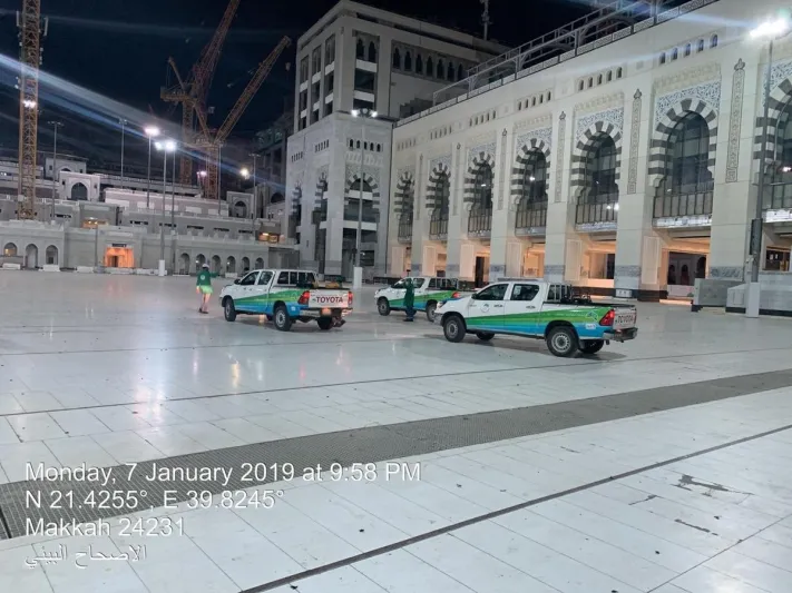 انتشرت في الحرم.. إعلان حالة الاستنفار في مكة بسبب جيوش الجداجد صرصور الليل (فيديو وصور)