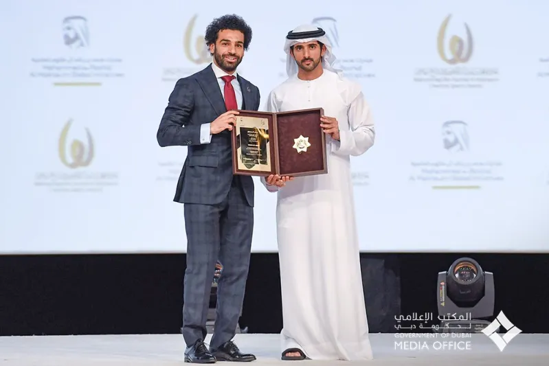 ماذا قال ولي عهد دبي بعد تكريم محمد صلاح بجائزة الإبداع الرياضي؟ (فيديو)