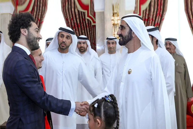 ماذا قال ولي عهد دبي بعد تكريم محمد صلاح بجائزة الإبداع الرياضي؟ (فيديو)