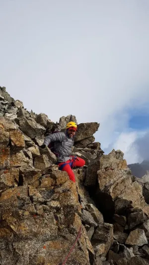 تحت شعار"همم كالجبال".. سعودي يرفع علم المملكة على قمة "فنسون" في حرارة 45 تحت الصفر