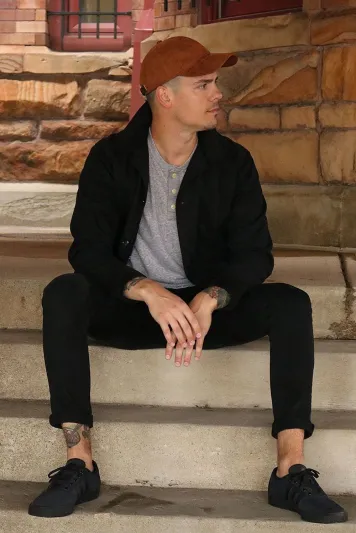 اللمسة الساحرة في أناقة الرجل.. دليلك لارتداء القبعات