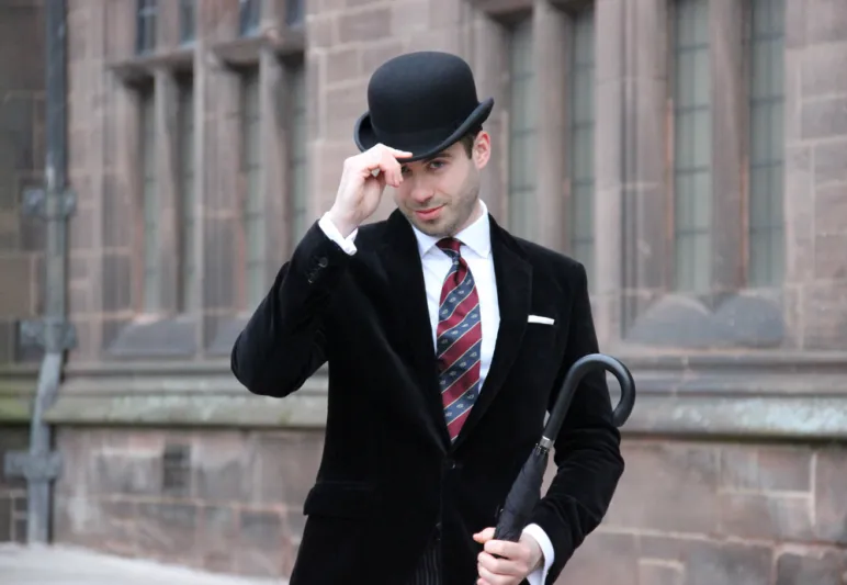 اللمسة الساحرة في أناقة الرجل.. دليلك لارتداء القبعات