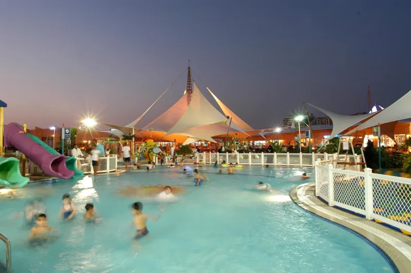 مساجد أثرية ومطاعم ومتنزهات.. أماكن سياحية في جدة للعوائل