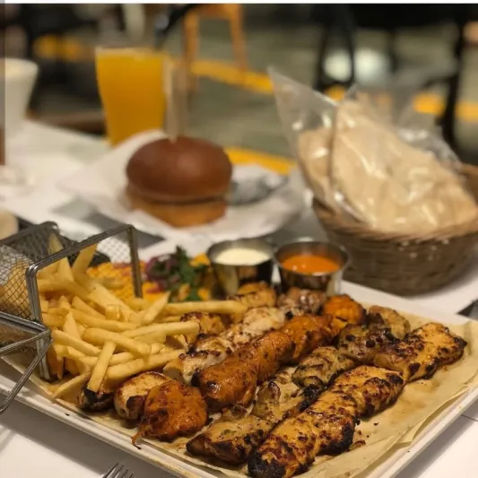 مساجد أثرية ومطاعم ومتنزهات.. أماكن سياحية في جدة للعوائل