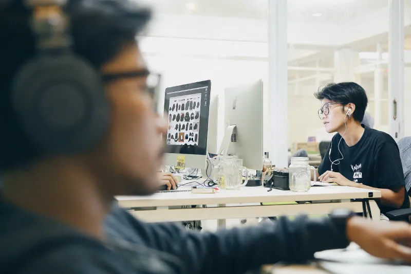 الموسيقى تزيد إنتاجية الموظفين وتحسن مزاجهم