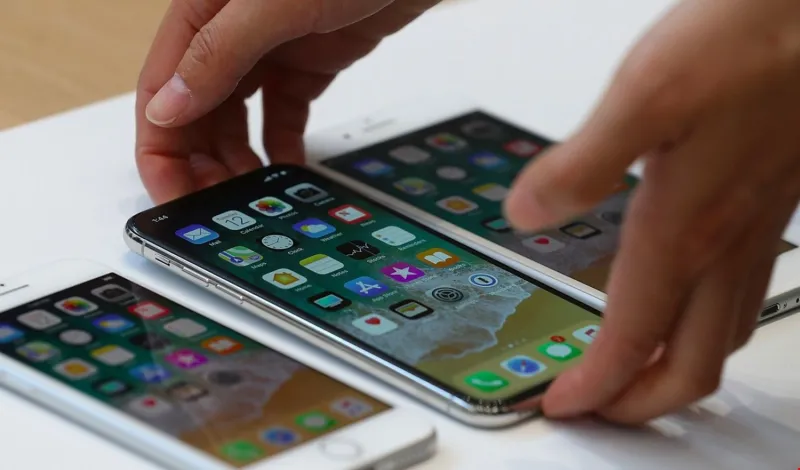 أبرزها الهواتف المحمولة والكاميرات الرقمية.. تعرف على منتجات تقنية تختفي قريبًا