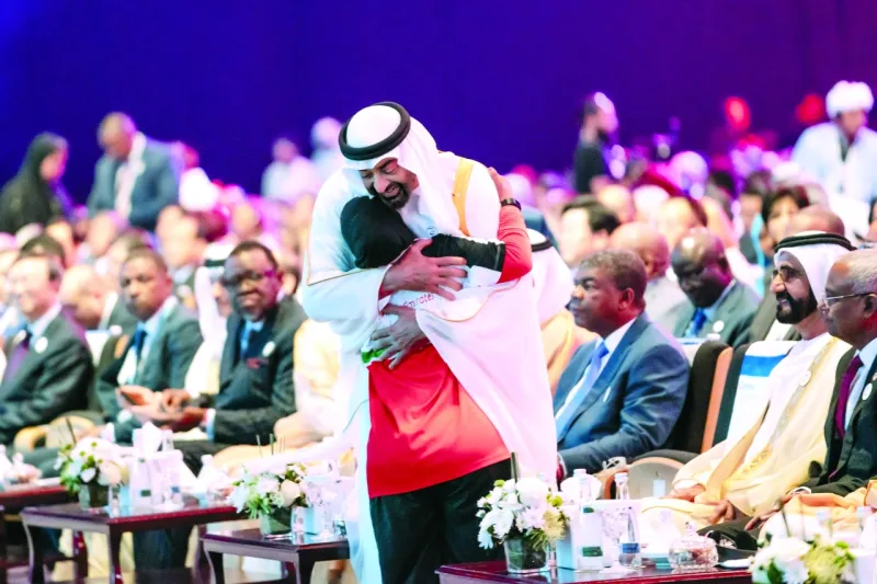 أداء النشيد الوطني بلغة الإشارة في "أسبوع أبو ظبي للاستدامة".. وتأثر شديد من الحضور