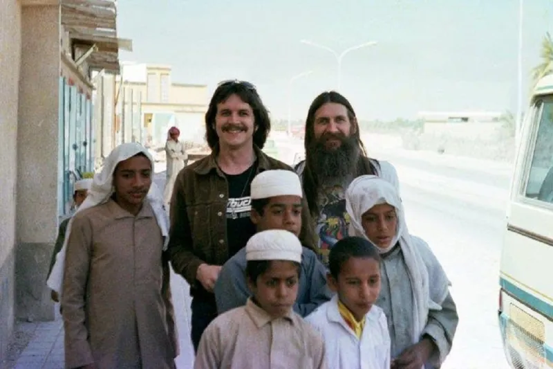 زيارة نادرة لفرقة غنائية أمريكية للمملكة قبل 40 عاما (صور)