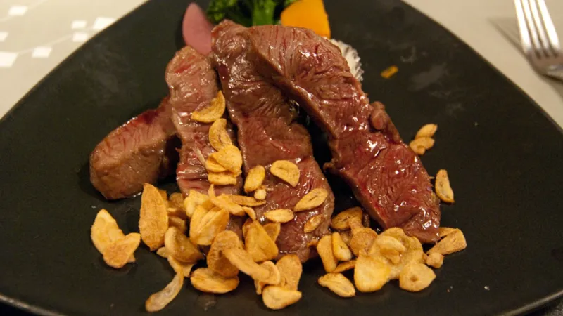 انتبه.. تناول الأطعمة النيئة وغير مكتملة الطهي يعرضك لمشكلات صحية