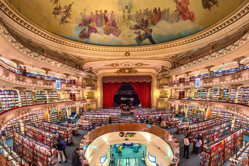 لعشاق الكتب.. هذه الوجهات السياحية مخصصة لكم