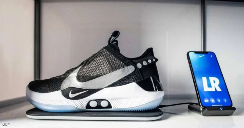 نايكي تطلق حذاء ذكيا يُضبط على مقاس القدم من خلال الهاتف (فيديو)