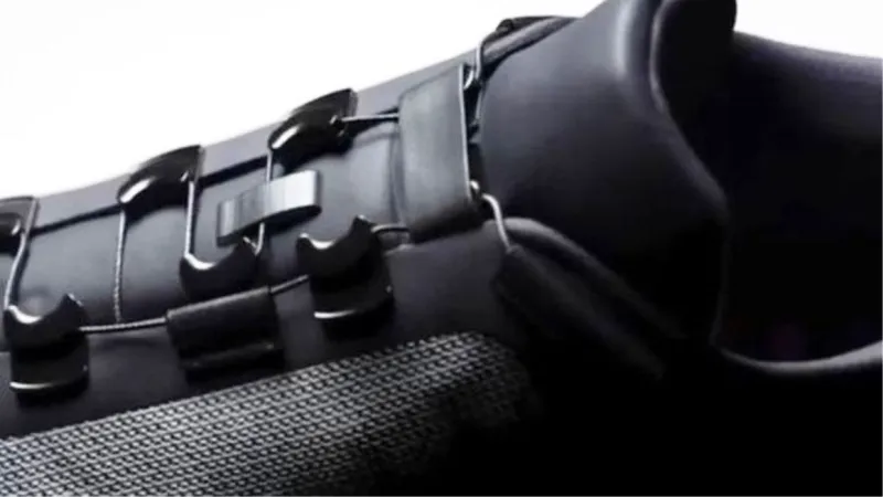 نايكي تطلق حذاء ذكيا يُضبط على مقاس القدم من خلال الهاتف (فيديو)