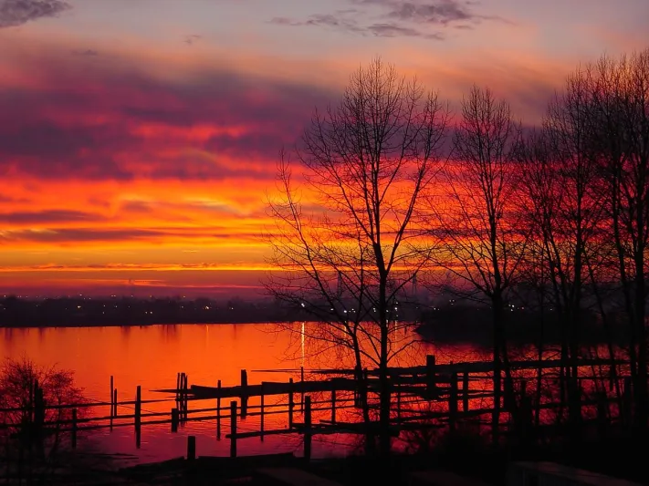 علمياً.. لماذا يصبح لون السماء برتقالي عند الغروب؟