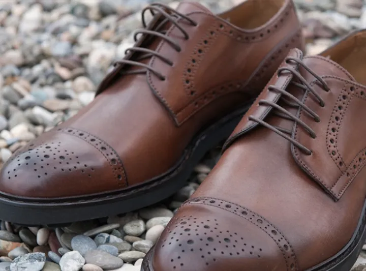 كيف ترتدي أحذية بروغ "brogues" الاسكتلندية بأناقة 