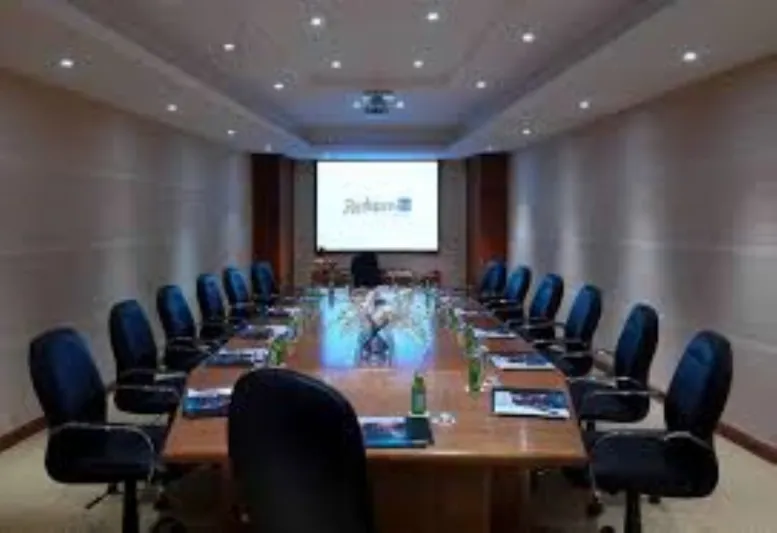 هل تبحث عن قاعة للاجتماعات والمناسبات؟ إليك أفضل الأماكن في الرياض