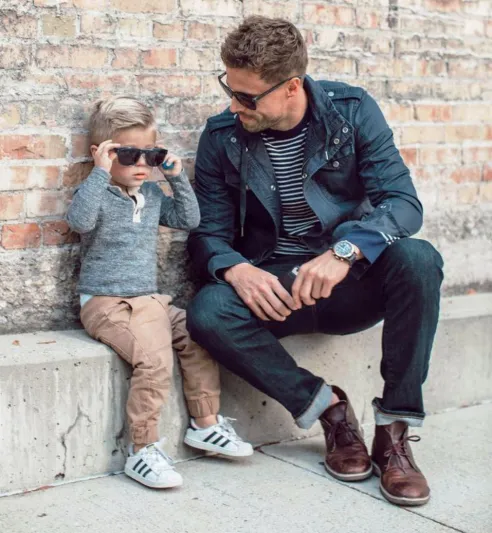 أناقة أبنائك مسؤوليتك.. هكذا تعلمهم دروسا ليكونوا أكثر وسامة