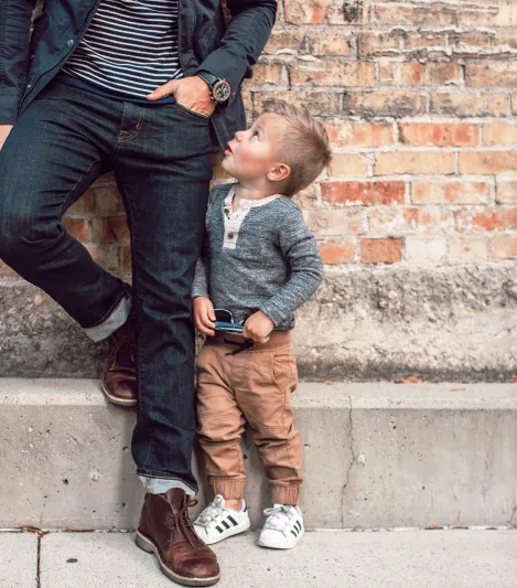 أناقة أبنائك مسؤوليتك.. هكذا تعلمهم دروسا ليكونوا أكثر وسامة