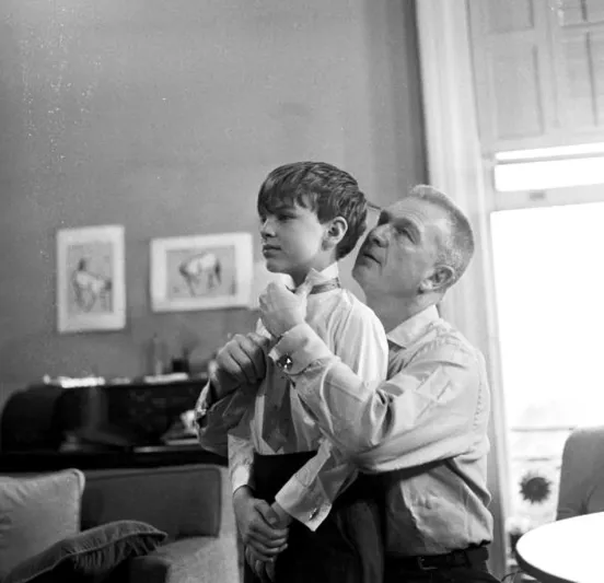 أناقة أبنائك مسؤوليتك.. هكذا تعلمهم دروسا ليكونوا أكثر وسامة