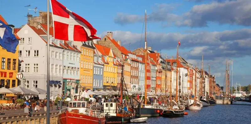 أثار جدلا واسعاً.. لماذا أصدرت الدنمارك قانونا يلزم المواطن بالمصافحة لمنح الجنسية؟