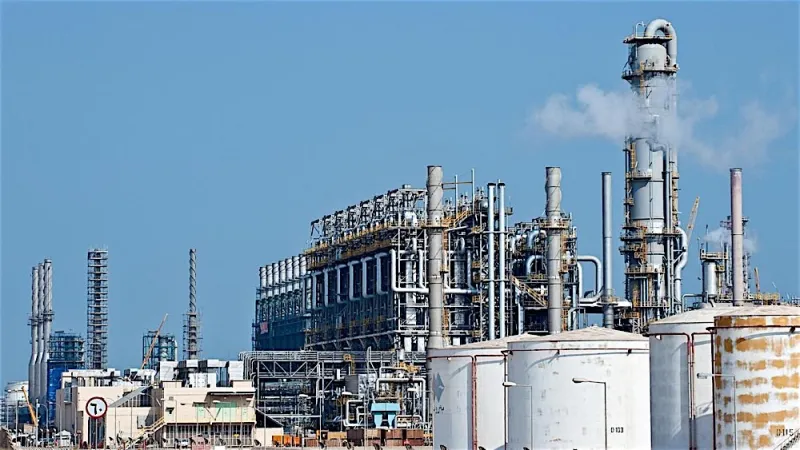 الإمارات والسعودية.. عملاقان في مجال صناعة البتروكيماويات