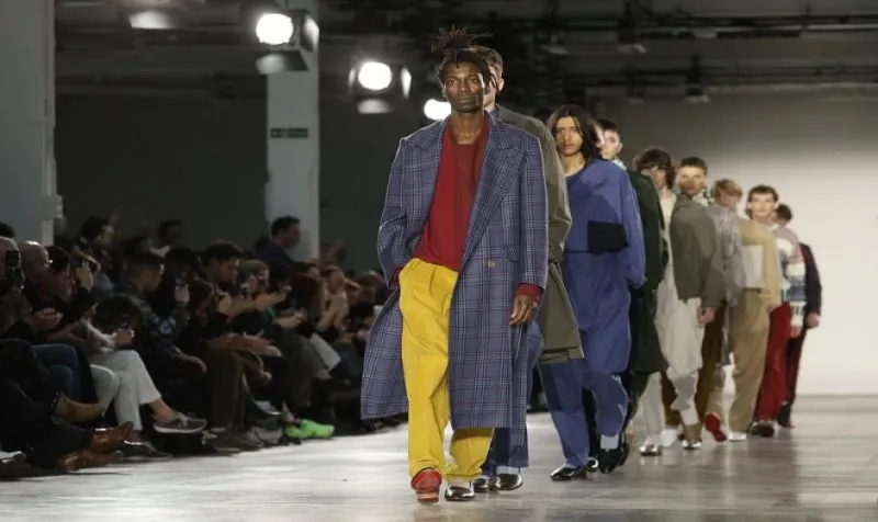 في أول أسابيع موضة 2019.. إطلالات متنوعة خاصة بالرجل الأنيق والعصري