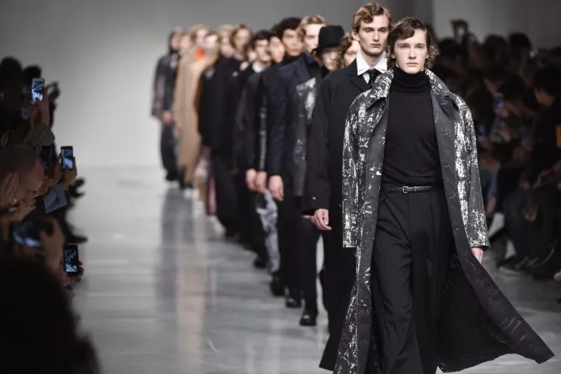 في أول أسابيع موضة 2019.. إطلالات متنوعة خاصة بالرجل الأنيق والعصري