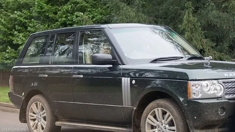 مخالفة مرورية للملكة إليزابيث .. والقصر يرد