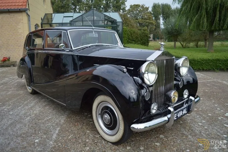 أندر سيارات «رولز رويس» للبيع في مزاد فاخر (صور)