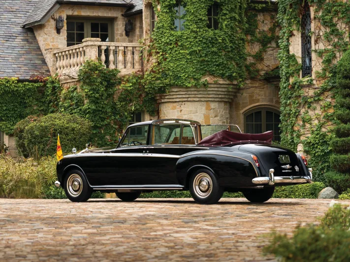 أندر سيارات «رولز رويس» للبيع في مزاد فاخر (صور)