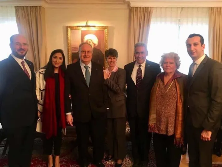 آخر ملوك مصر يحتفل بعقد قران ابنته بمنزله في سويسرا (صور وفيديو)