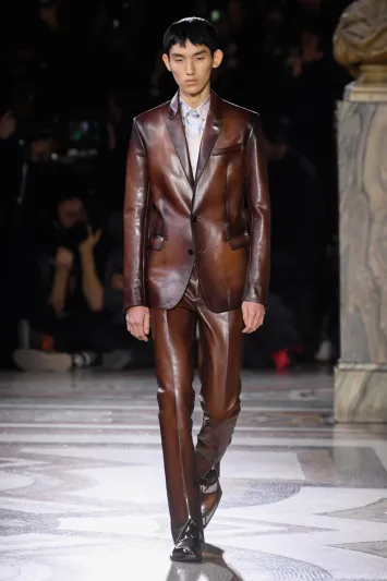 أشكال هندسية وحضور لـ«مايكل جاكسون».. أجمل الأحذية في أسبوع موضة الرجال بباريس