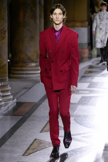 أشكال هندسية وحضور لـ«مايكل جاكسون».. أجمل الأحذية في أسبوع موضة الرجال بباريس