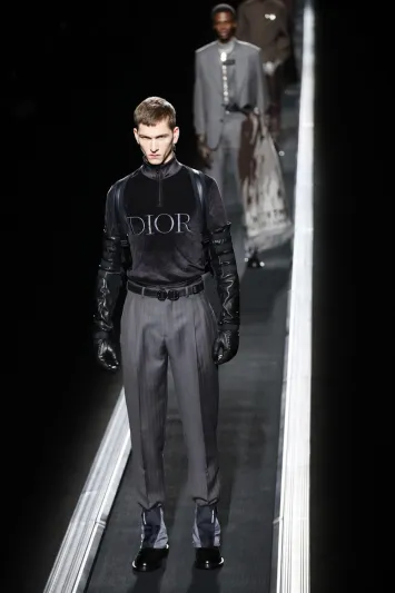 أشكال هندسية وحضور لـ«مايكل جاكسون».. أجمل الأحذية في أسبوع موضة الرجال بباريس