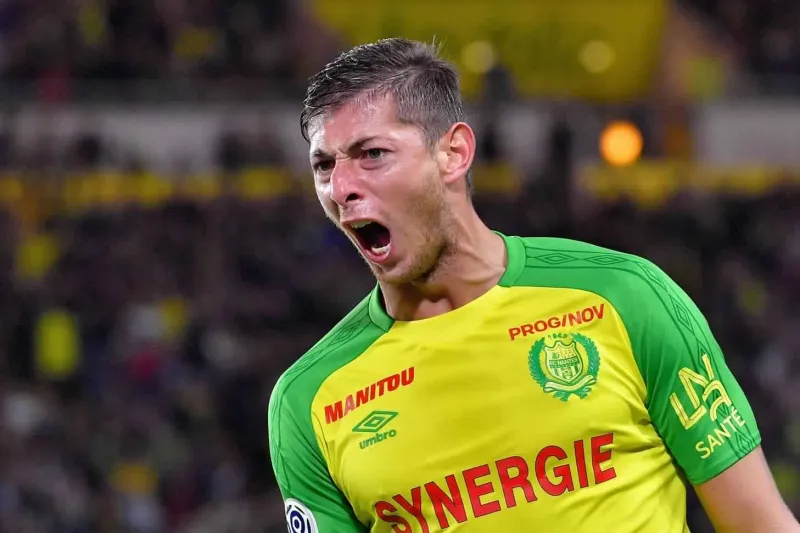 تفاصيل اختفاء طائرة تحمل لاعبا أرجنتينيا للدوري الإنجليزي