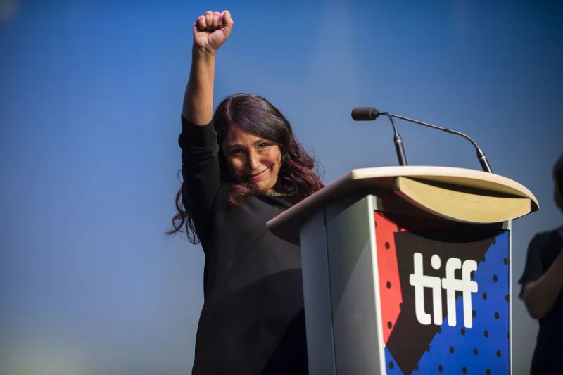 مخرجة سعودية تحصل على جائزة كريستال في دافوس عام 2019 (فيديو)