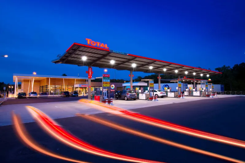 قريبًا.. توتال الفرنسية تنشئ محطات بنزين في السعودية 