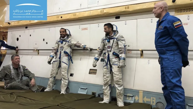 رائدا الفضاء الإمارتيان يتدربان على انعدام الجاذبية ( فيديو)