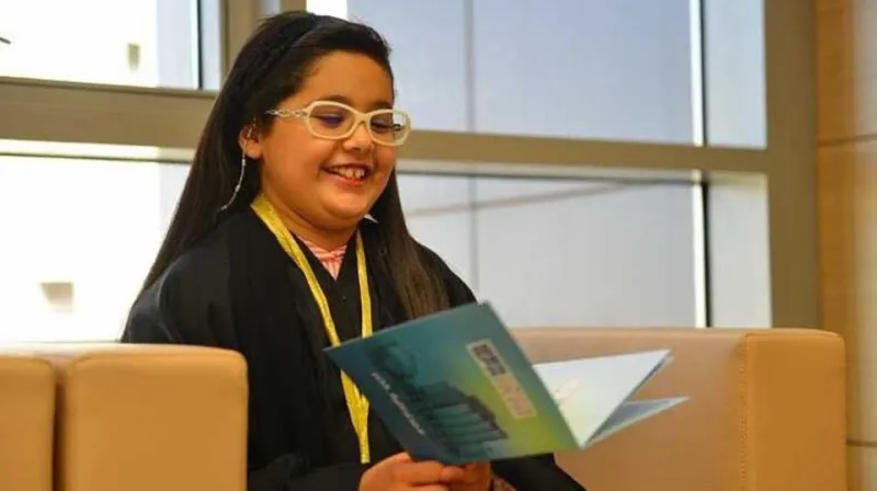 شاهد: تعليق أصغر المكرمات في حفل جائزة مجلة سيدتي للتميز والإبداع للعام 2018