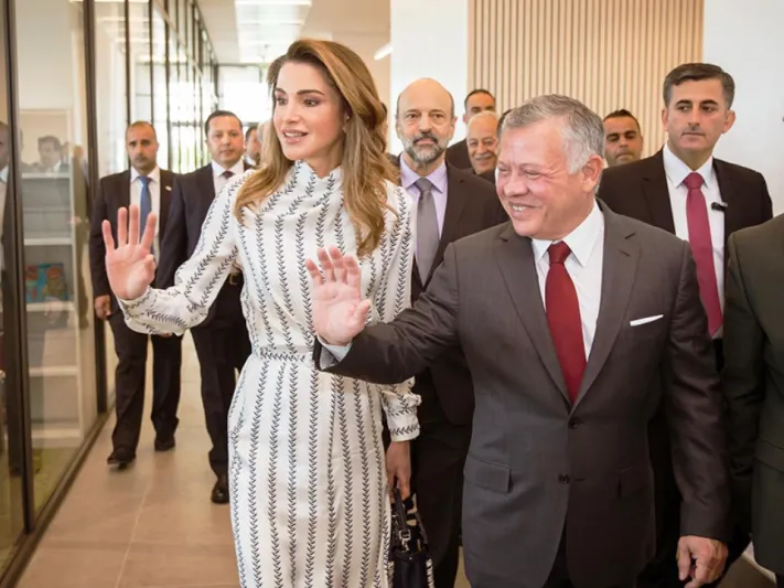 الملكة رانيا توجه رسالة خاصة إلى الملك عبد الله (صور) 