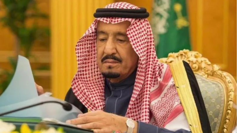 خادم الحرمين يطلع على التقرير المقدَّم من ولي العهد.. استدعاء 381 شخصًا وإعادة 400 مليار ريال لخزانة الدولة
