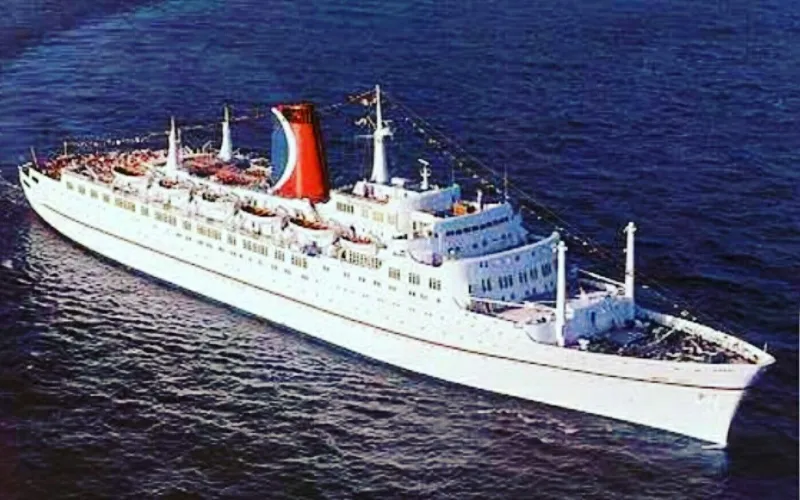 شاهد ماردي غراس.. السفينة الأفعوانية الأكثر إبداعاً في العالم