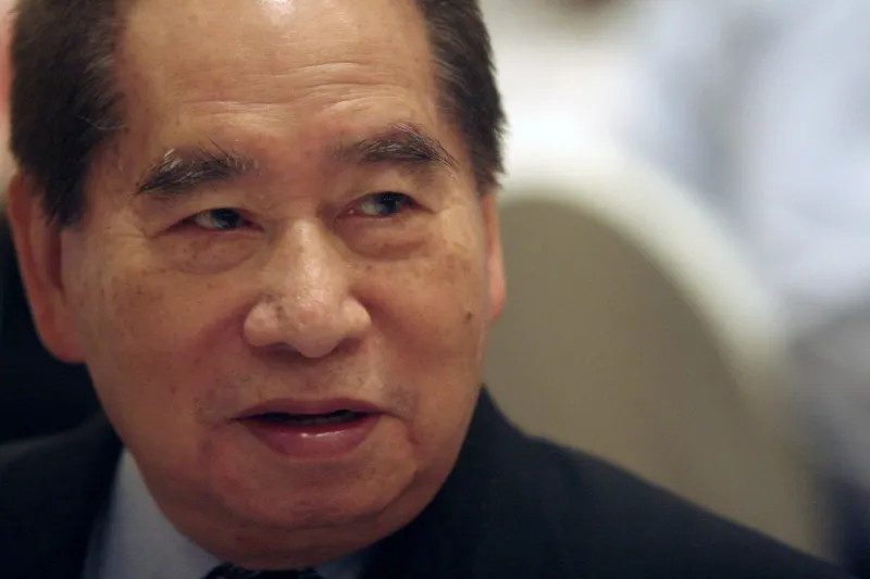 كيف تحول هنري سي من بائع متجول لواحد من أغنى رجال أعمال الفلبين؟