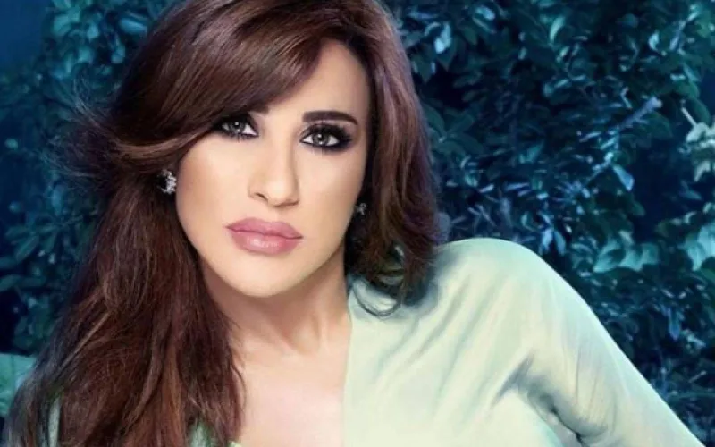 فيديو: أحدهم انتظر منة شلبي أمام منزلها يومان.. فنانون تعرضوا لمواقف مُحرجة بسبب معجبيهم فيديو: أحدهم انتظر منة شلبي أمام منزلها يومان.. فنانون تعرضوا لمواقف مُحرجة بسبب معجبيهم