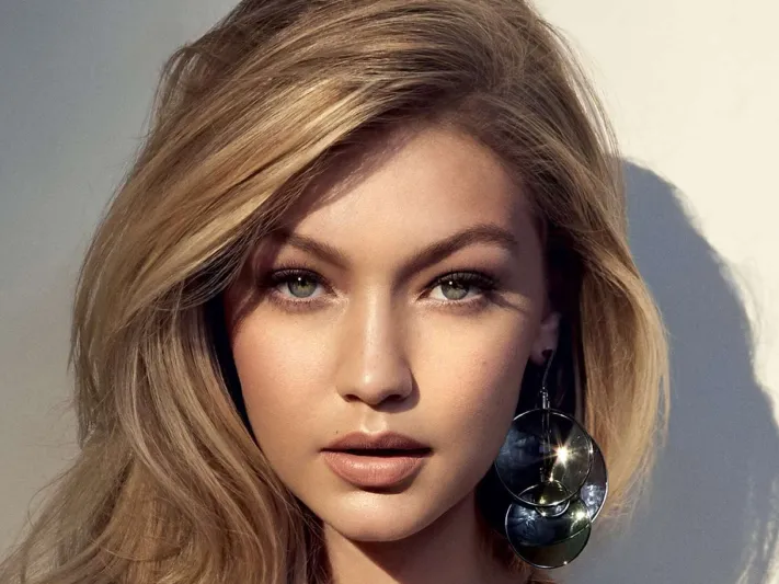 أبرزهم شاكيرا وزيدان.. مشاهير ونجوم ذو أصول عربية