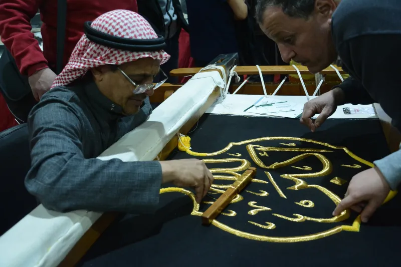 شاهد كيف شاركت «قطعة من كسوة الكعبة» في معرض القاهرة الدولي للكتاب