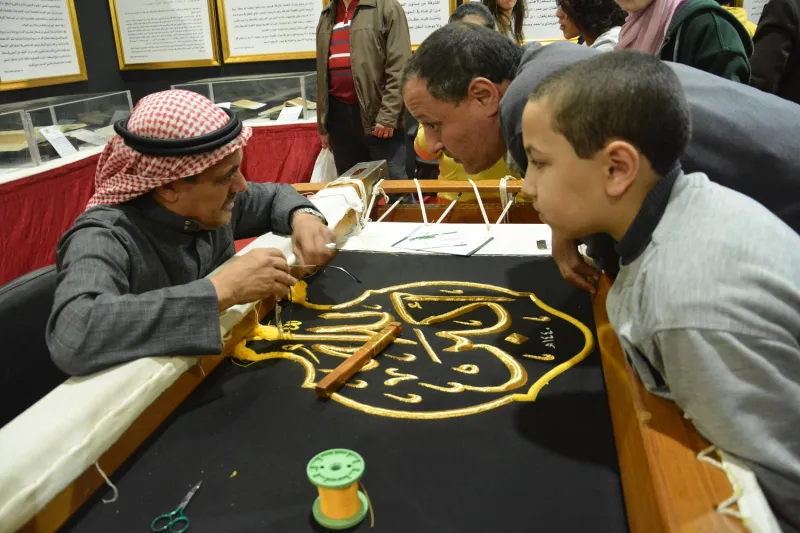 شاهد كيف شاركت «قطعة من كسوة الكعبة» في معرض القاهرة الدولي للكتاب