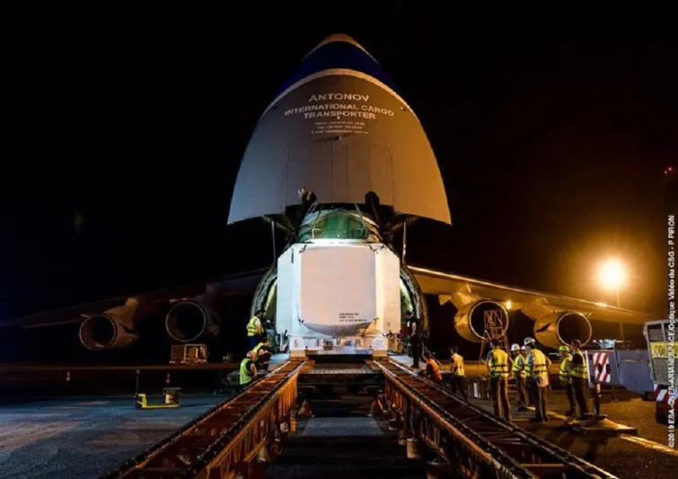 بتوقيع ولي العهد "فوق هام السحب".. إطلاق أول قمر سعودي للاتصالات اليوم