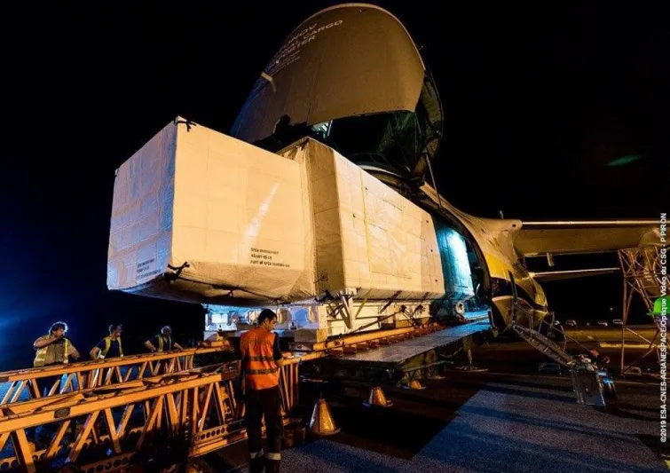 مراحل تصنيع ونقل واختبار أول قمر سعودي للاتصالات (صور)