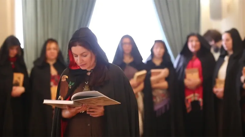 بوتين يستعين بأقوى ساحرات روسيا للحصول على قوة خارقة (فيديو)